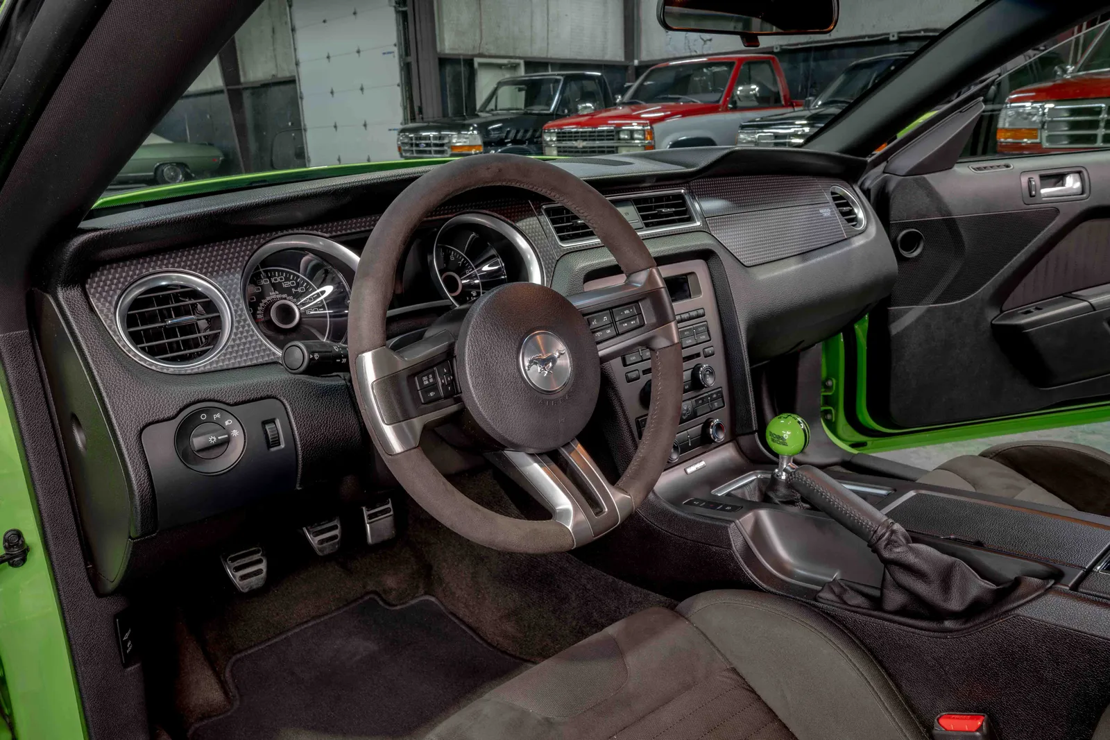 2013-Ford-Mustang-Gotta have it green-1ZVBP8CU5D5225814-46.jpg